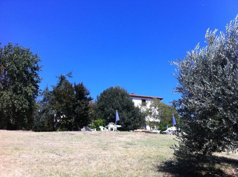 Agriturismo Il Palazzaccio Villa Galliano Bagian luar foto