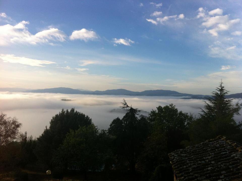 Agriturismo Il Palazzaccio Villa Galliano Bagian luar foto